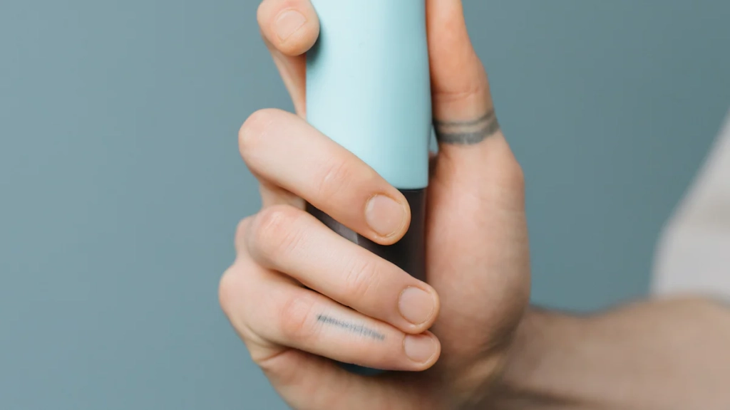 How to Use a Vibrating Dildo: A Beginner’s Guide by KissSelf