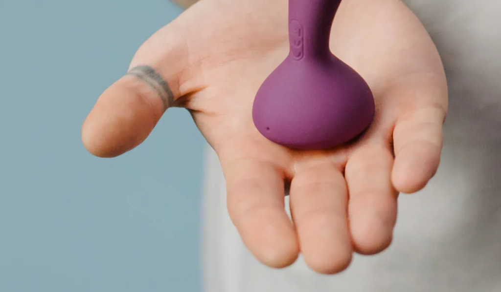Real Customers Share Their Experiences with the Thrusting Rotating Vibrating Realistic Black Dildo