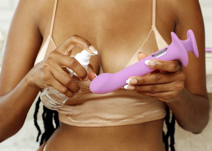 A compact vibrator product shown for clitoral and beginner-friendly selection guidance.