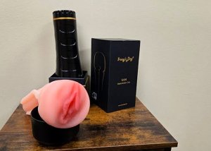 A male masturbator product image used for cleaning and freshness guidance.