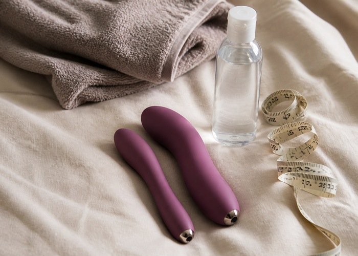 Product scene for Dildo Girth vs Length: A Beginner Measuring Guide That Prioritizes Control